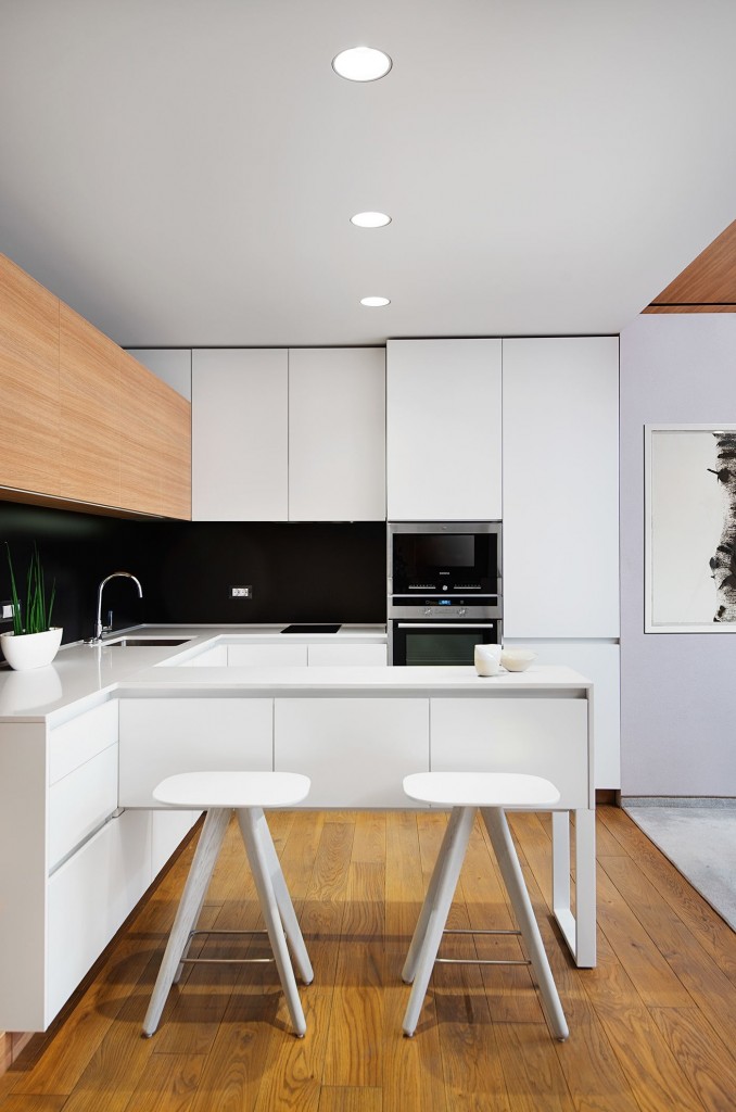 white-kitchen-with-wood-cabinets